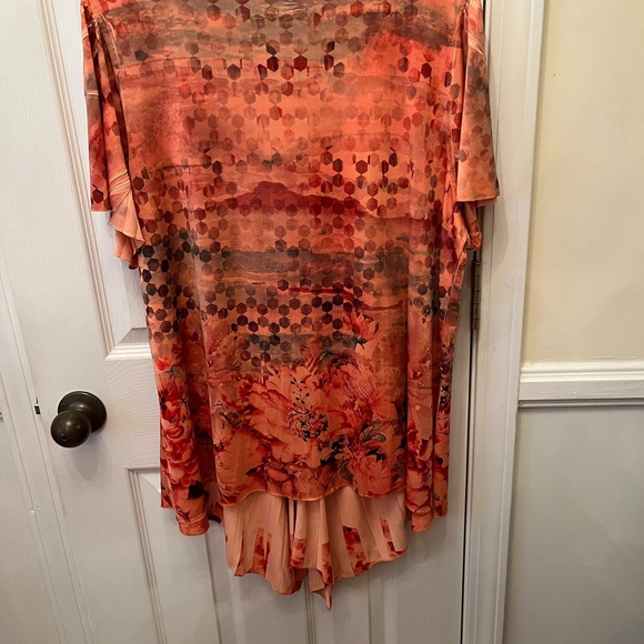 Brand… world unity blouse in a few tones of color. Front is 25” long and - Picture 4 of 4